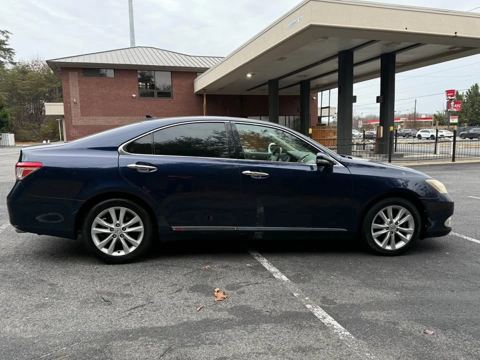 2011 Lexus ES 5th Gen - Image 8 of 20
