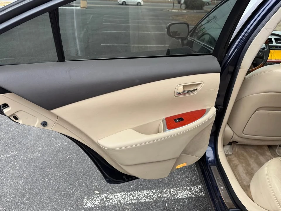 2011 Lexus ES 5th Gen - Image 12 of 20