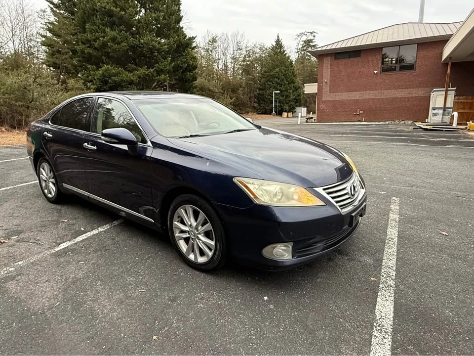 2011 Lexus ES 5th Gen - Image 9 of 20