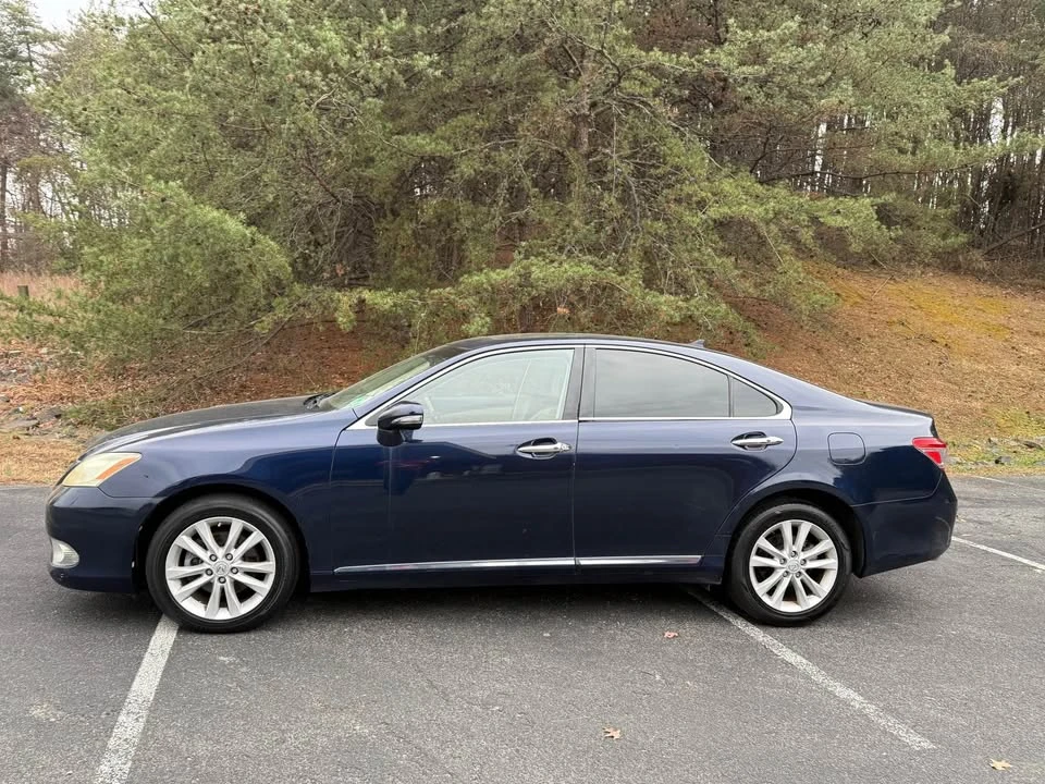 2011 Lexus ES 5th Gen - Image 3 of 20