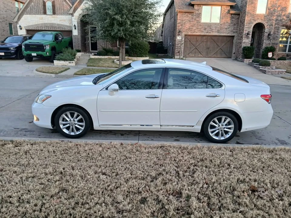 2011 Lexus ES 5th Gen - Image 3 of 15
