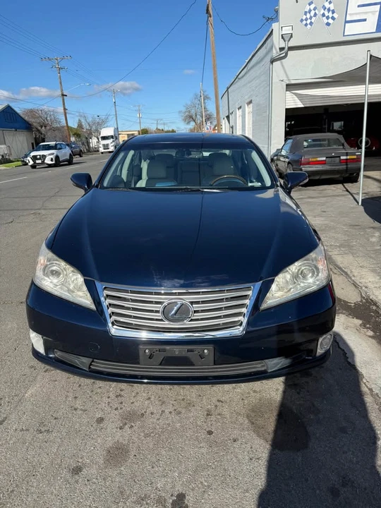 2011 Lexus ES 4th Gen - Image 2 of 8