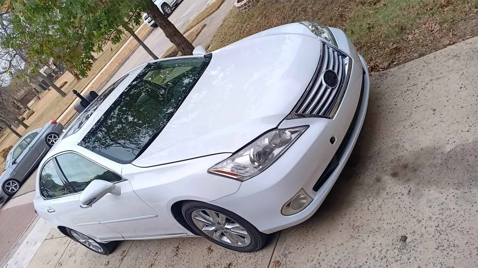 2011 Lexus ES 5th Gen - Image 2 of 15
