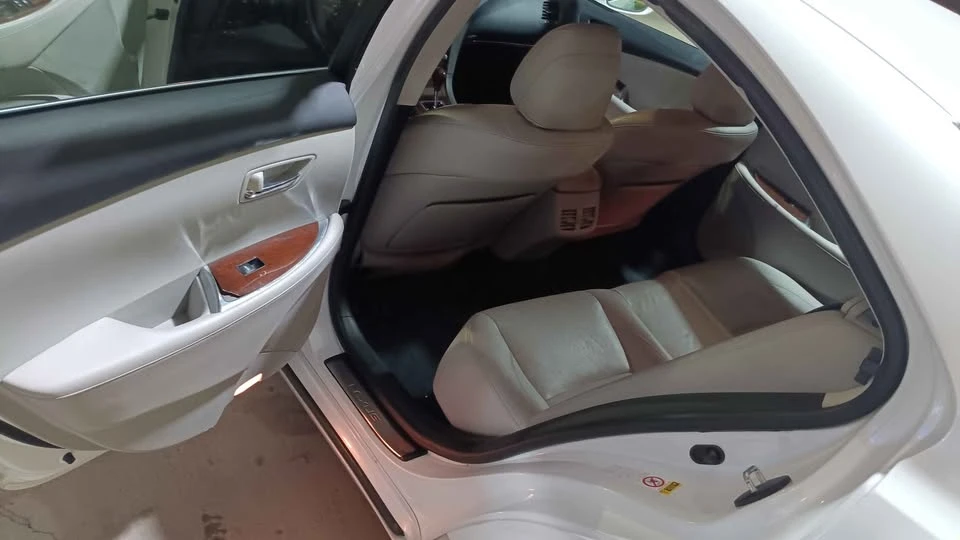 2011 Lexus ES 5th Gen - Image 14 of 15
