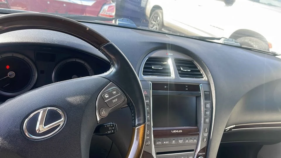 2011 Lexus ES 4th Gen - Image 2 of 4