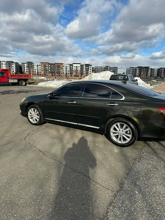 2011 Lexus ES 5th Gen - Image 4 of 12