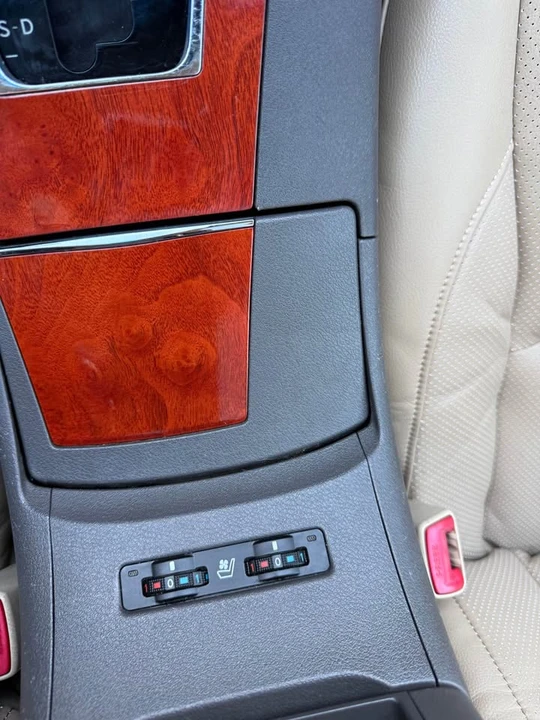 2011 Lexus ES 5th Gen - Image 8 of 17