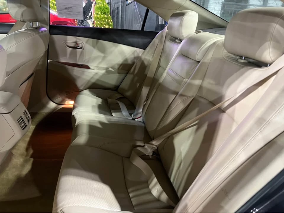2011 Lexus ES 5th Gen - Image 9 of 16