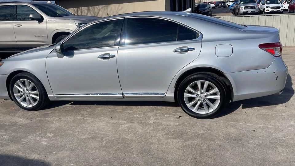 2011 Lexus ES 4th Gen - Image 2 of 7