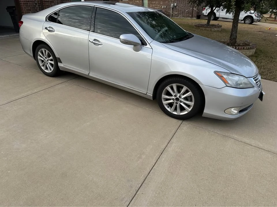 2011 Lexus ES 4th Gen - Image 4 of 8