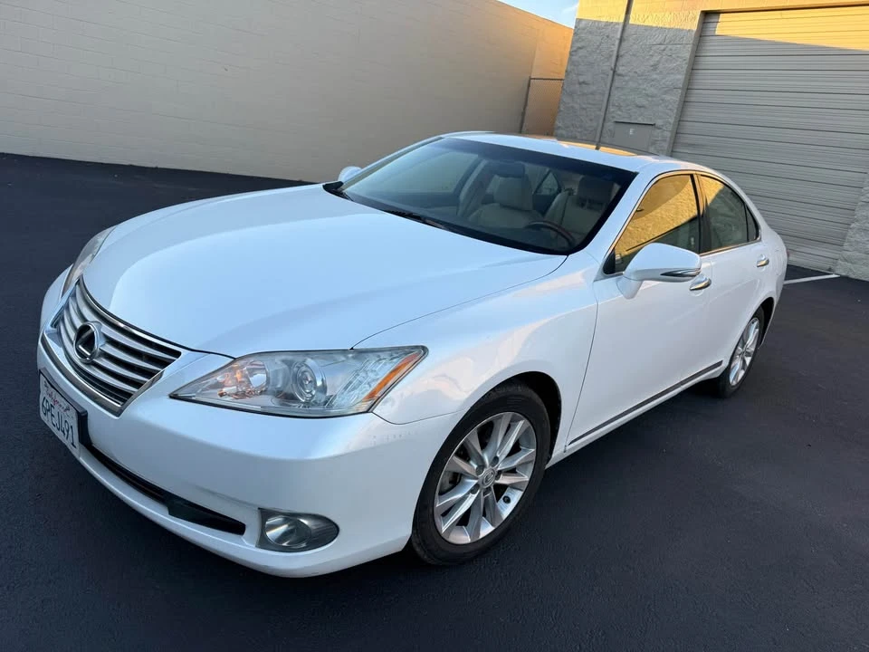 2011 Lexus ES 5th Gen - Image 2 of 17