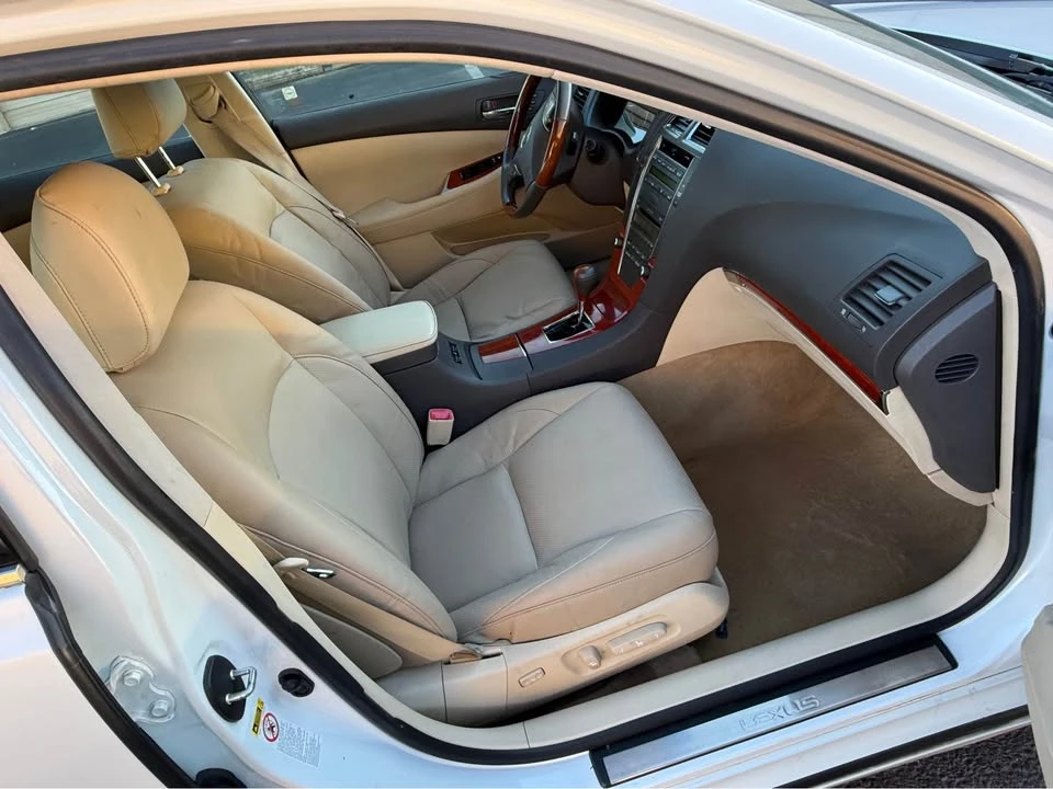 2011 Lexus ES 5th Gen - Image 9 of 17