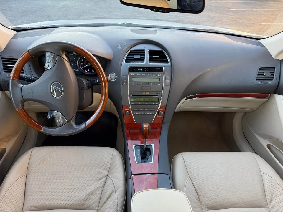 2011 Lexus ES 5th Gen - Image 13 of 17