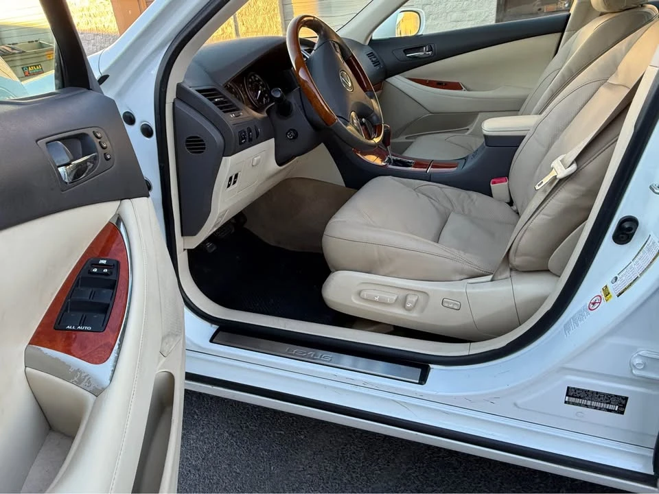 2011 Lexus ES 5th Gen - Image 12 of 17