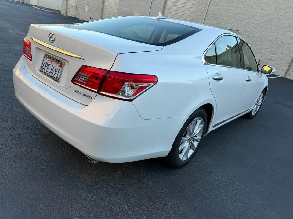 2011 Lexus ES 5th Gen - Image 3 of 17