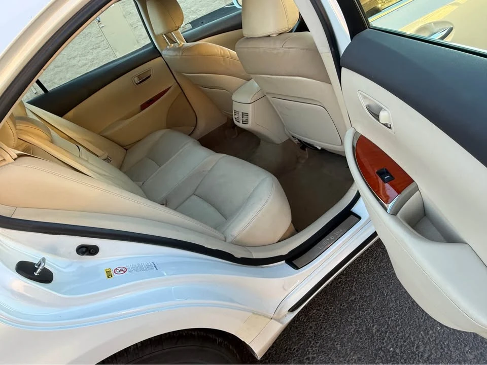 2011 Lexus ES 5th Gen - Image 11 of 17