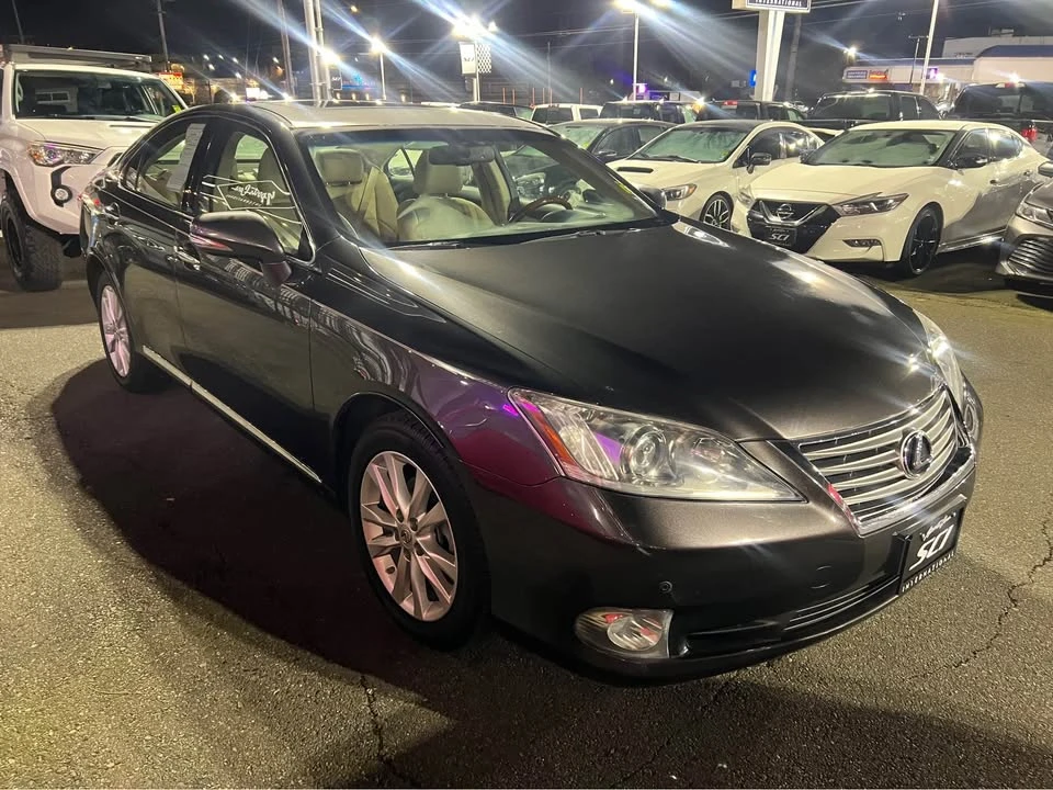 2011 Lexus ES 5th Gen - Image 3 of 16