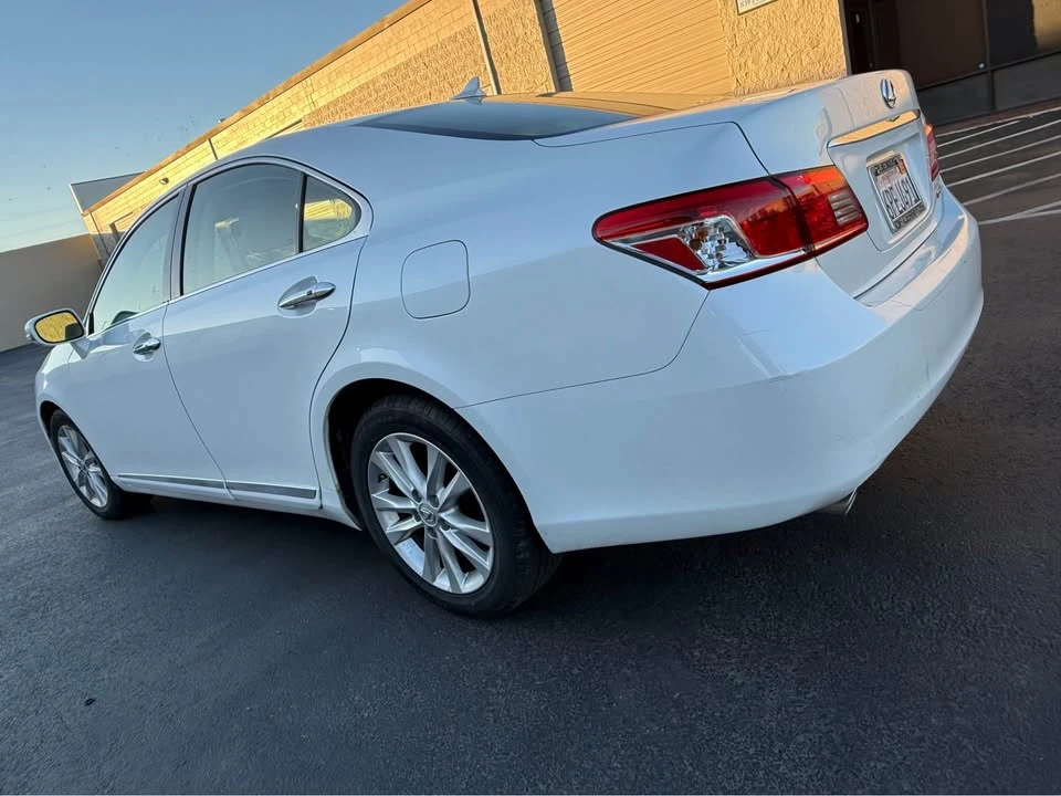 2011 Lexus ES 5th Gen - Image 4 of 17