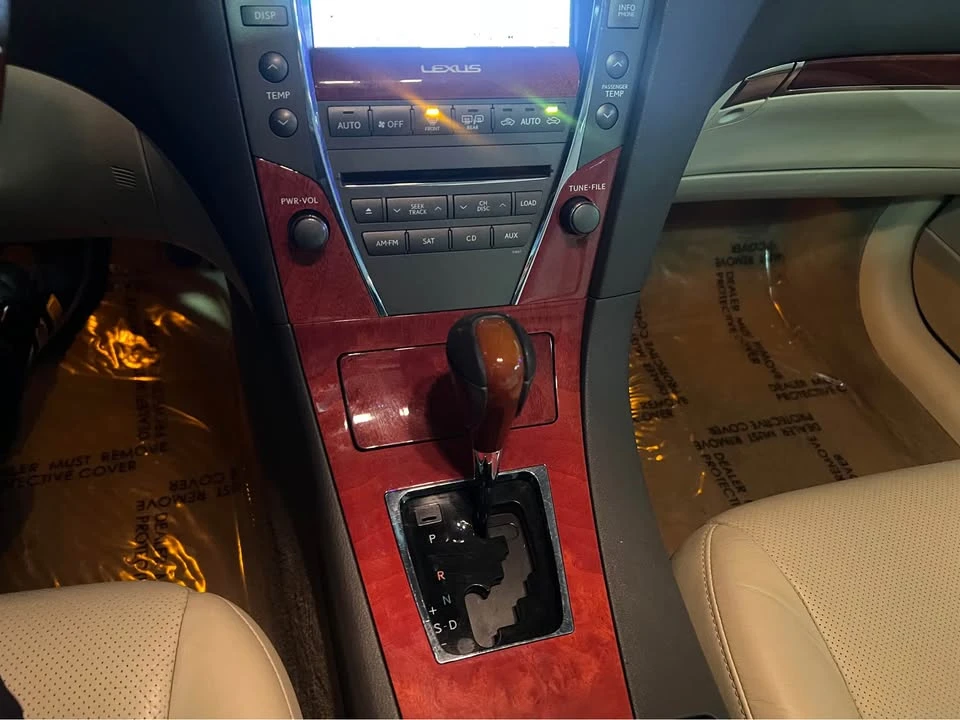 2011 Lexus ES 5th Gen - Image 13 of 16