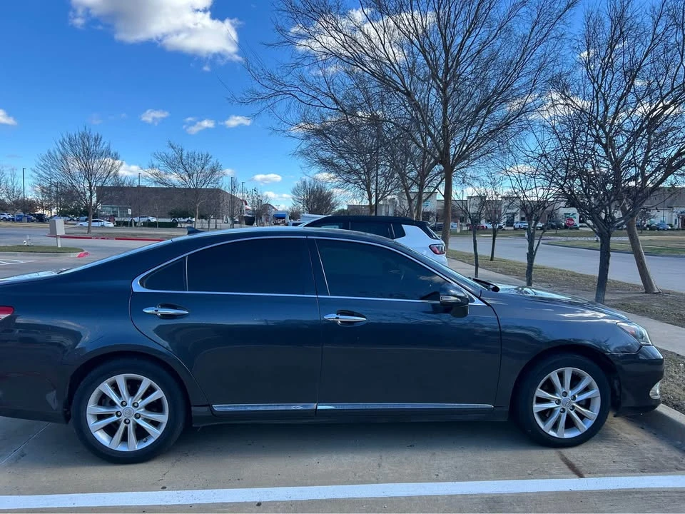 2011 Lexus ES 4th Gen - Image 2 of 10