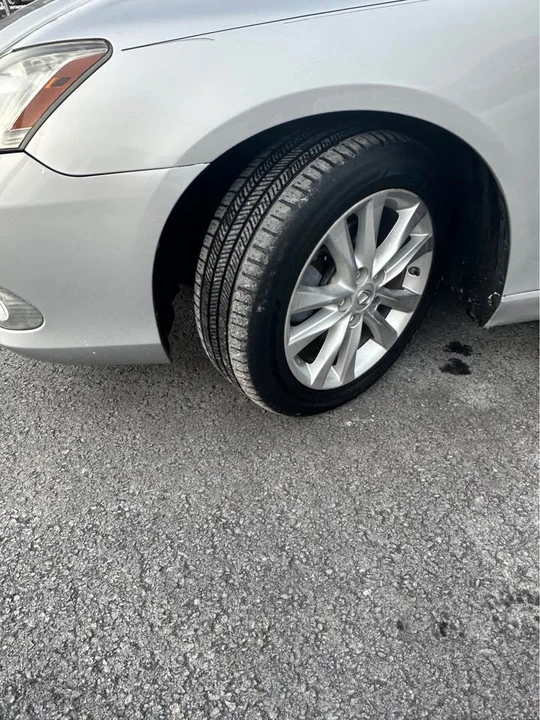 2011 Lexus ES 5th Gen - Image 17 of 18