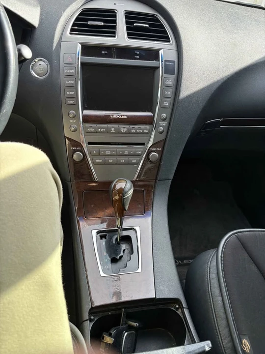 2011 Lexus ES 5th Gen - Image 10 of 11