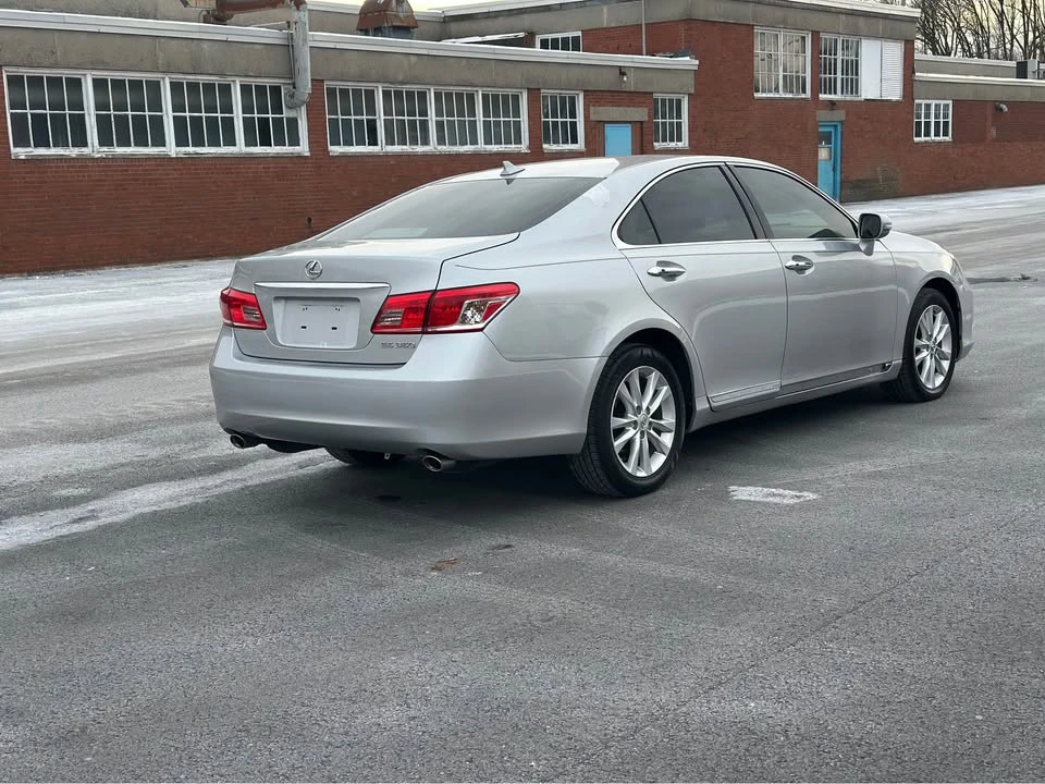 2011 Lexus ES 5th Gen - Image 4 of 18