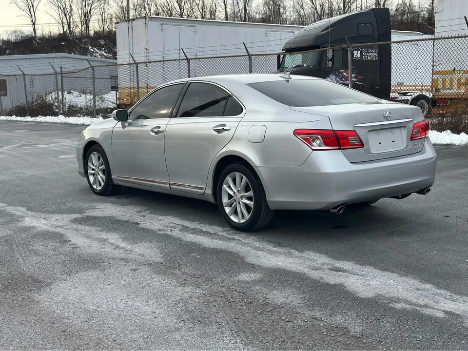 2011 Lexus ES 5th Gen - Image 6 of 18