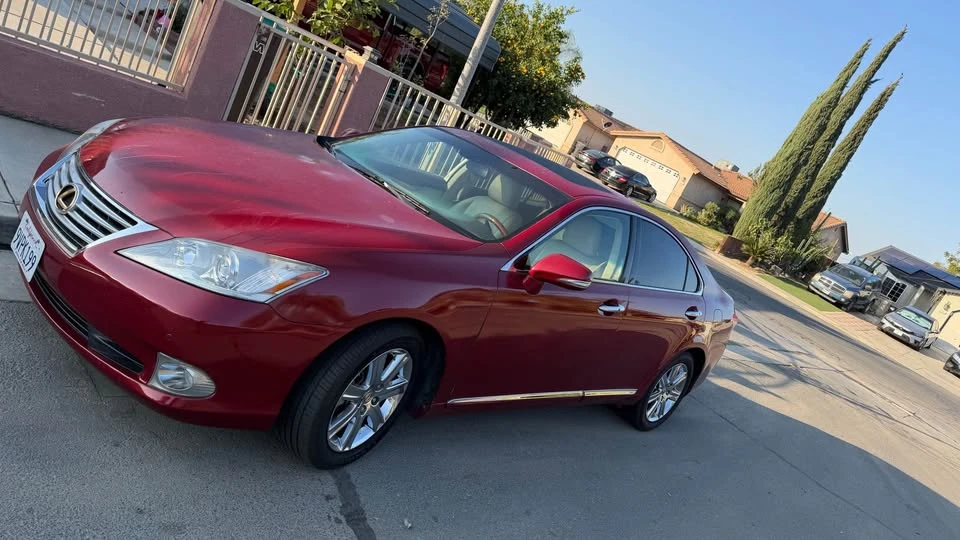 2011 Lexus ES 5th Gen - Image 2 of 8