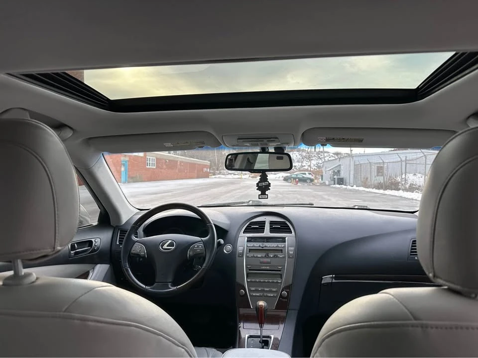 2011 Lexus ES 5th Gen - Image 16 of 18