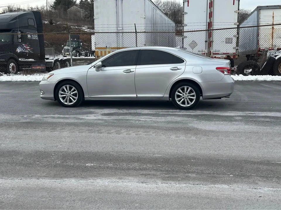 2011 Lexus ES 5th Gen - Image 2 of 18