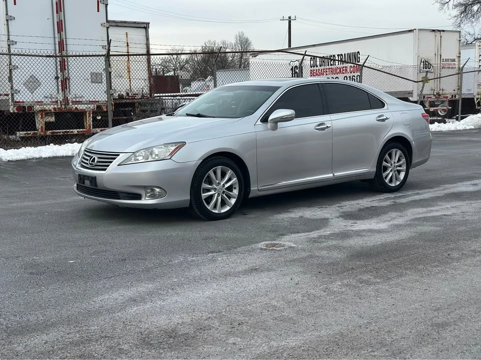 2011 Lexus ES 5th Gen - Image 9 of 18