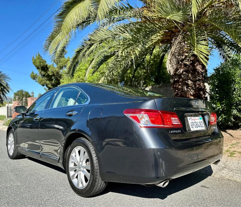 2011 Lexus ES 5th Gen - Image 10 of 18