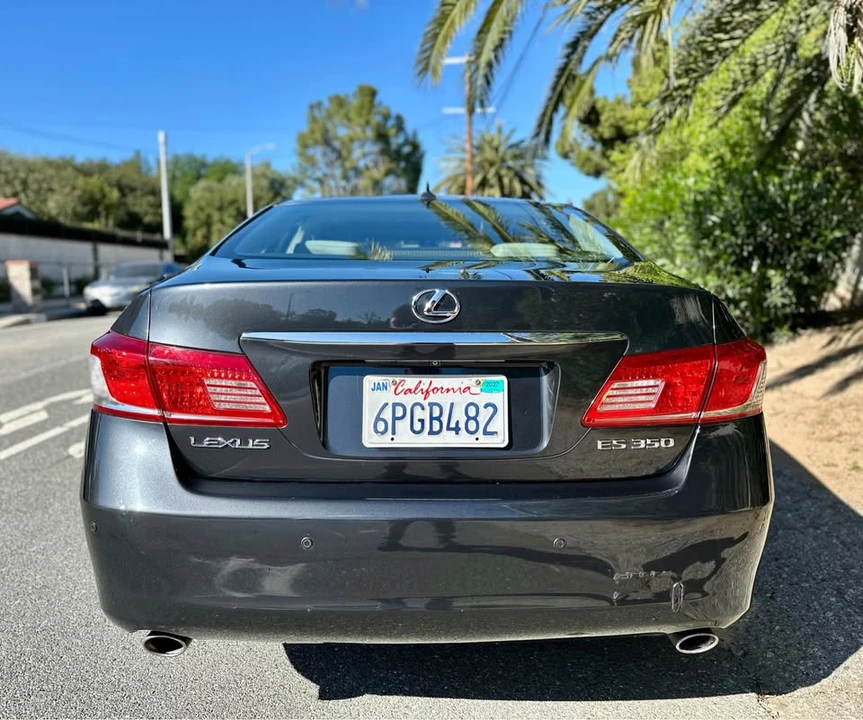 2011 Lexus ES 5th Gen - Image 9 of 18
