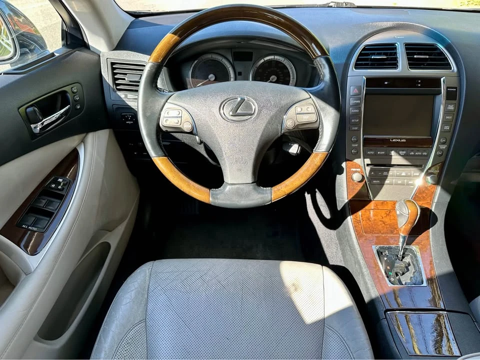 2011 Lexus ES 5th Gen - Image 12 of 18