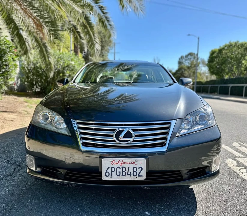 2011 Lexus ES 5th Gen - Image 2 of 18