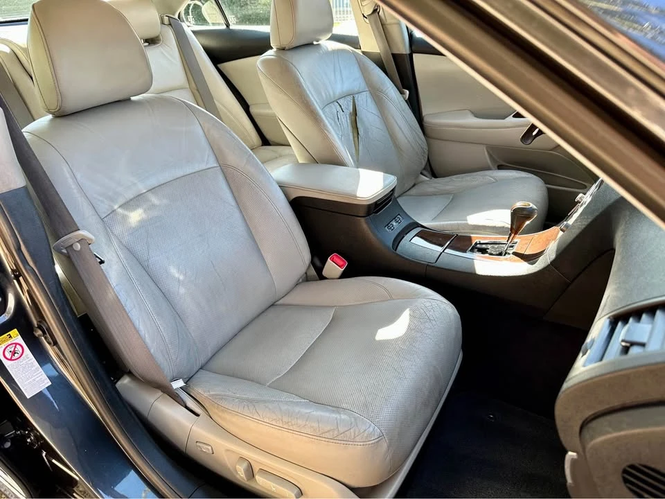 2011 Lexus ES 5th Gen - Image 14 of 18