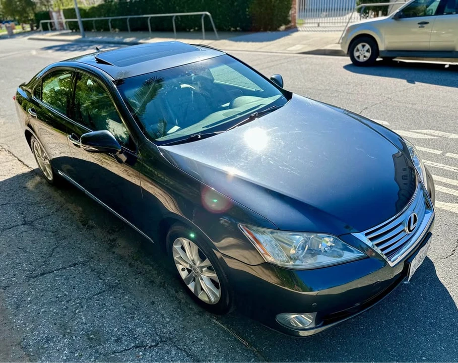 2011 Lexus ES 5th Gen - Image 4 of 18
