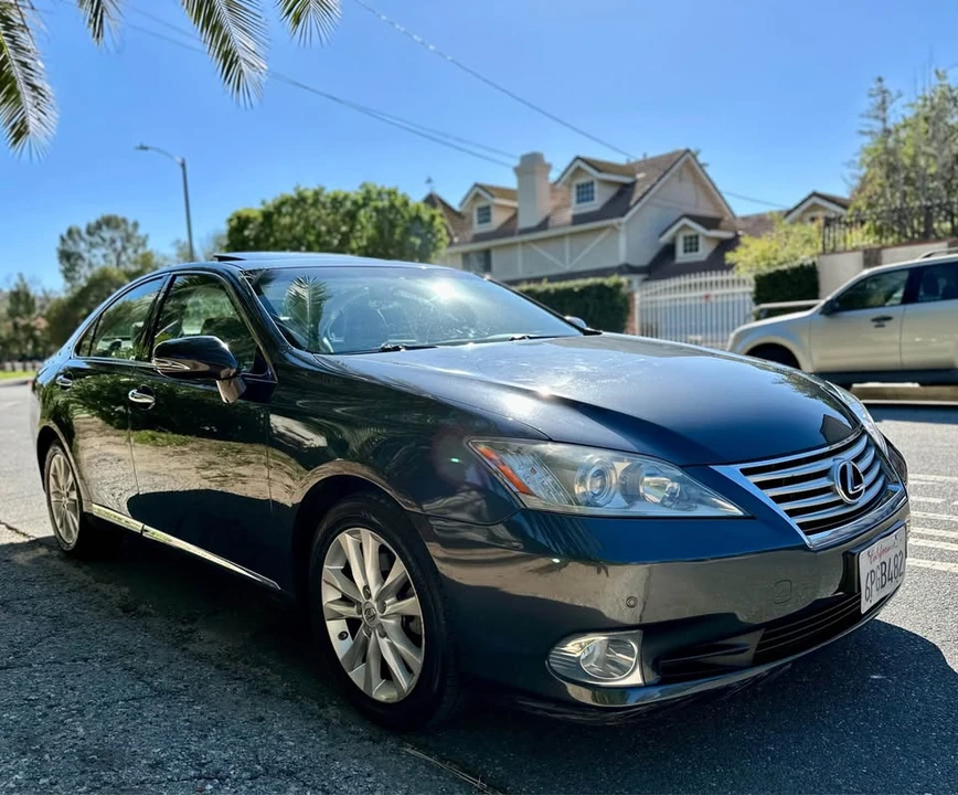 2011 Lexus ES 5th Gen - Image 3 of 18