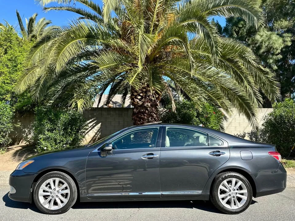 2011 Lexus ES 5th Gen - Image 11 of 18