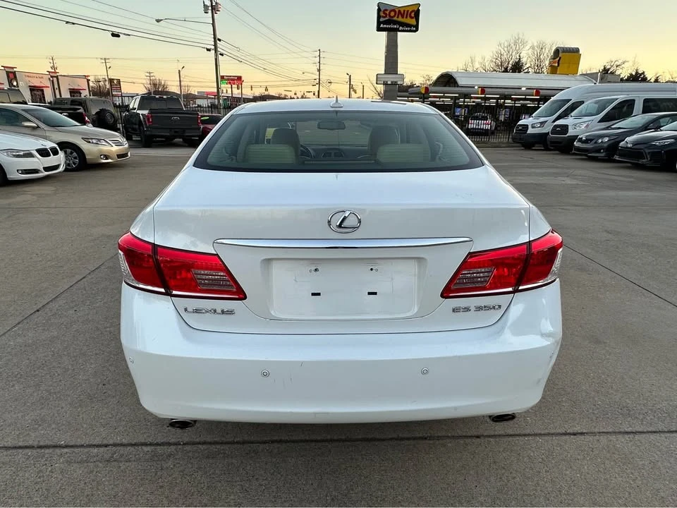 2011 Lexus ES 5th Gen - Image 7 of 19