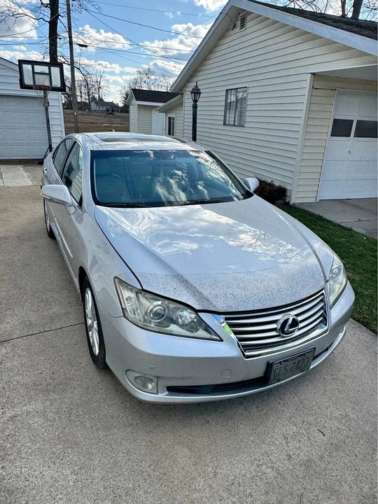 2011 Lexus ES 5th Gen - Image 2 of 9