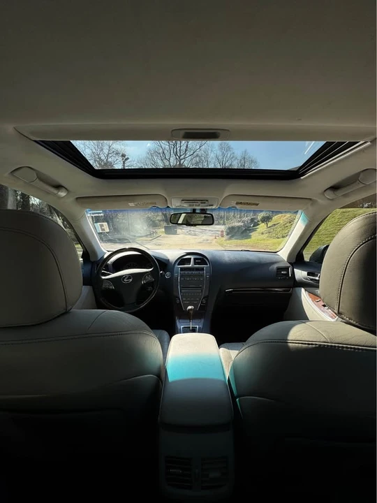 2011 Lexus ES 5th Gen - Image 10 of 13