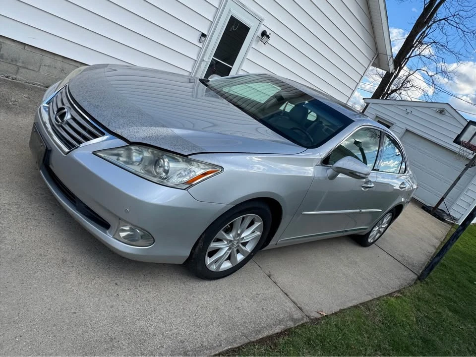 2011 Lexus ES 5th Gen - Image 3 of 9