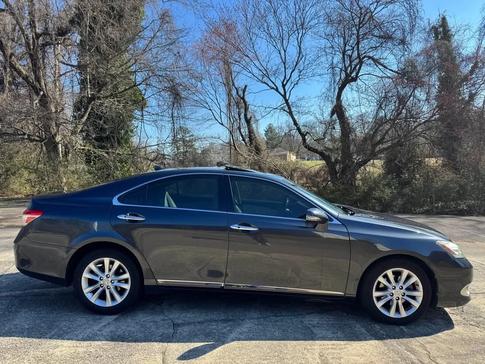 2011 Lexus ES 5th Gen - Image 3 of 13