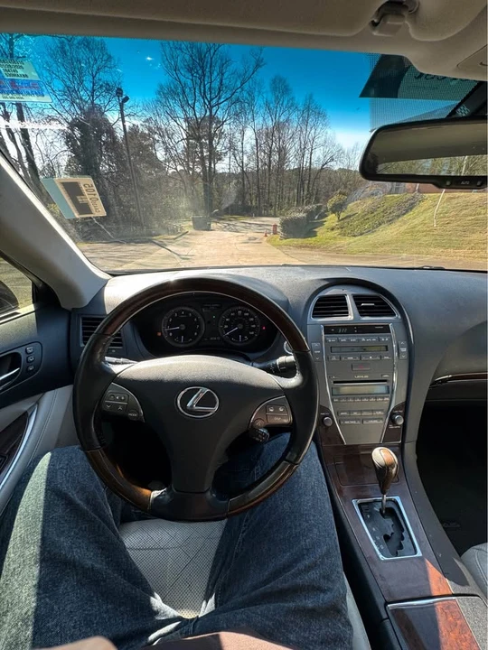 2011 Lexus ES 5th Gen - Image 11 of 13