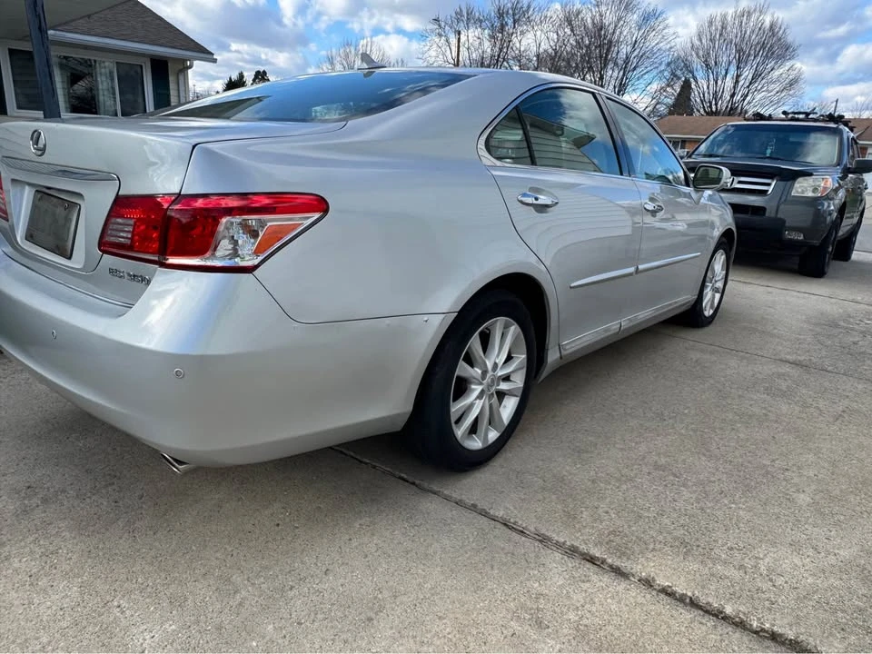 2011 Lexus ES 5th Gen - Image 8 of 9