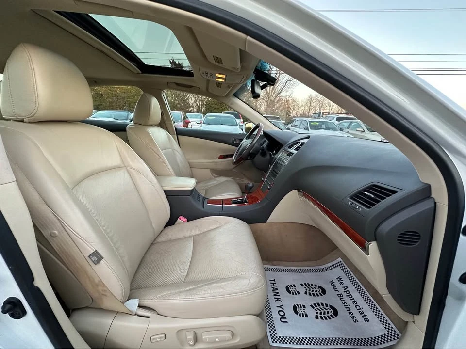 2011 Lexus ES 5th Gen - Image 18 of 19
