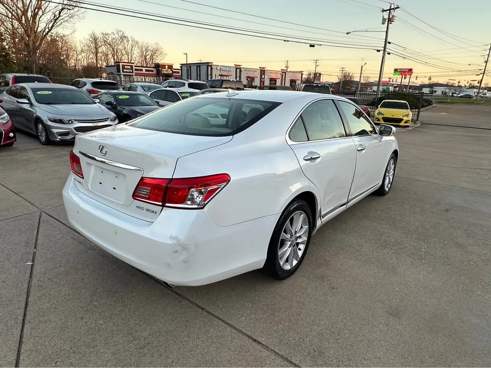 2011 Lexus ES 5th Gen - Image 8 of 19