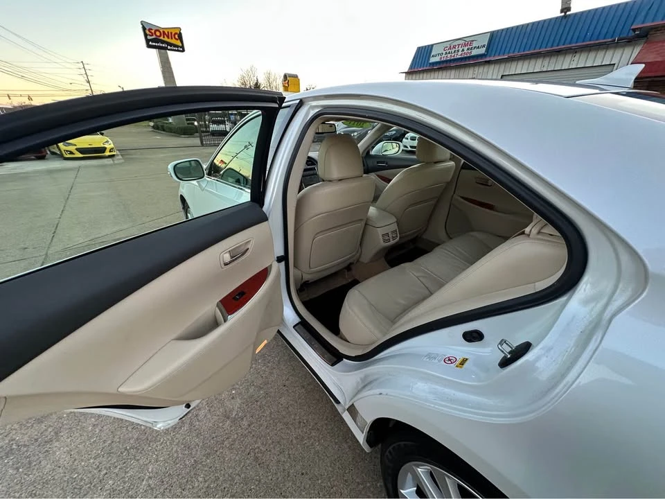 2011 Lexus ES 5th Gen - Image 13 of 19